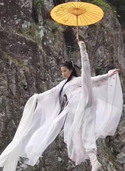 韩雪的一字马,景甜的一字马,网友:都不如刘亦菲的一字马惊艳