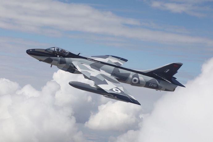 霍克猎人f58a zz191涂上了碎片迷彩,这涂装与机体的年代错位简直是