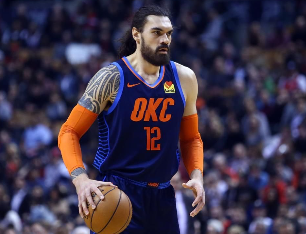 雷霆官方:亚当斯遭遇右膝挫伤,本场比赛不会回归