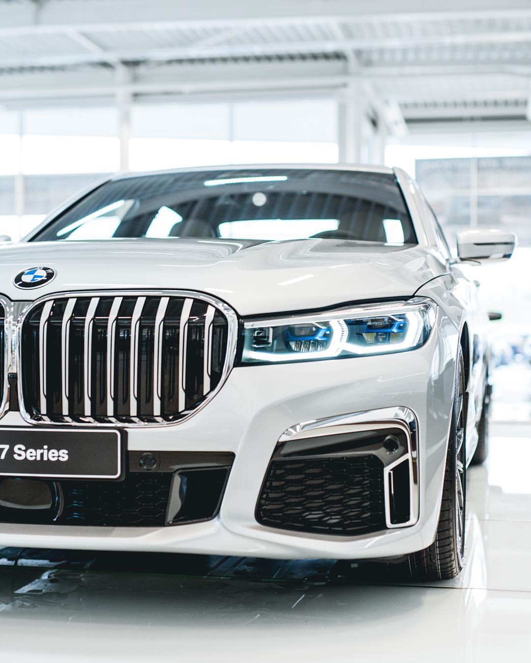 全新宝马750d改款版