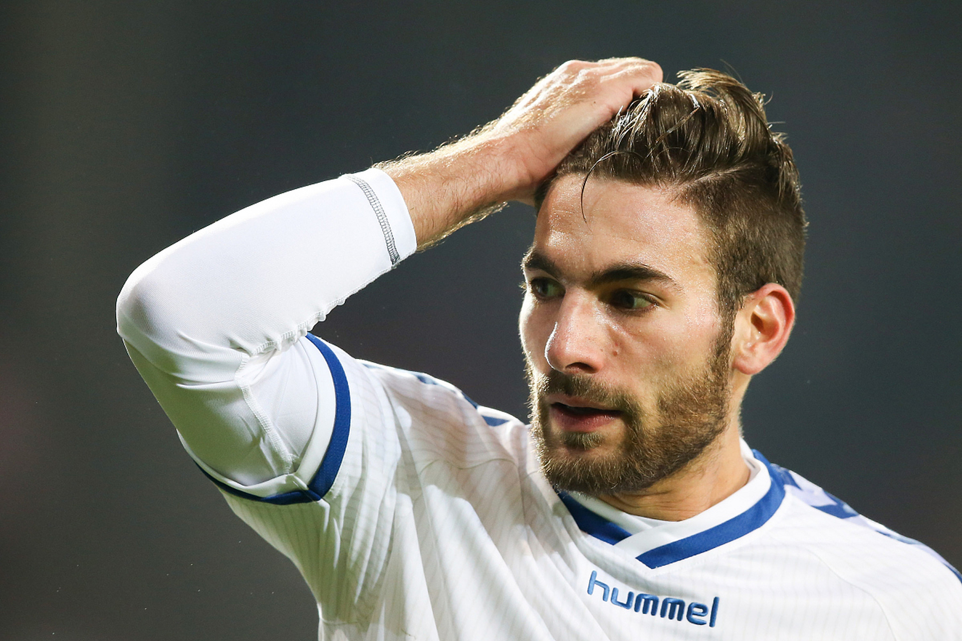 阿扎尔宣布退役,结束16年职业生涯.2019年他以1.