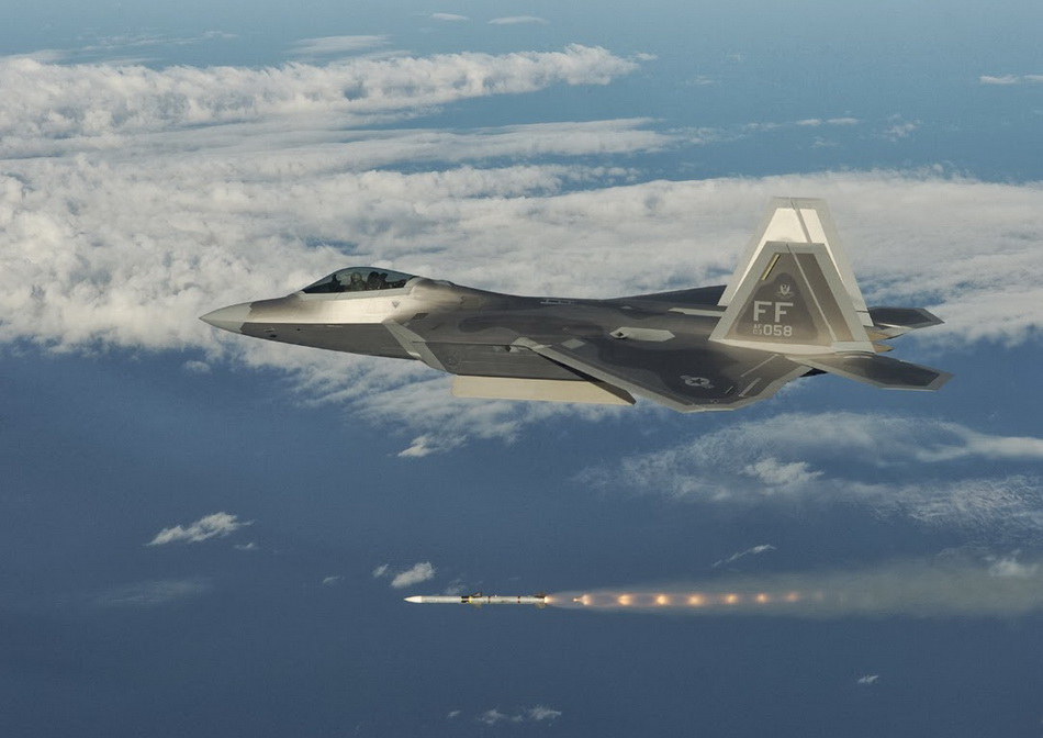 美国人:这款飞机将令f-22战力倍增,但巧合的是,中国更加先进?