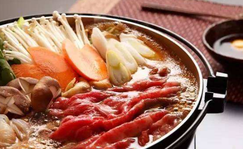 美味的寿喜烧,因火上烧烤肉类果腹而得名的日本美味