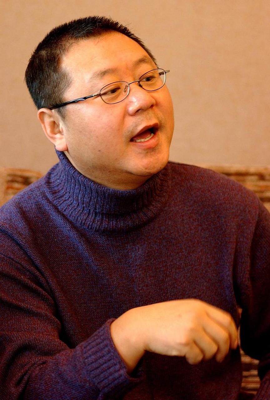 范伟年轻时,借给巩汉林300元买裙子,说好的2天后还钱.