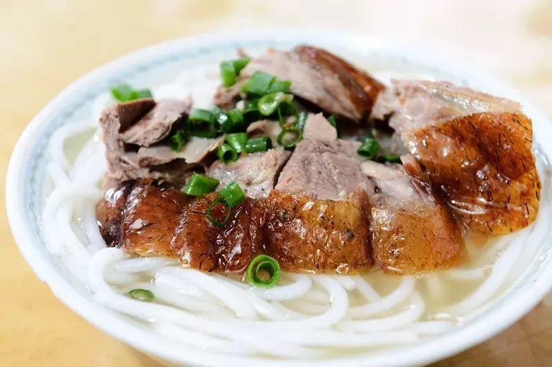 搭配濑粉的爽滑的口感,汤头的鲜味 仿佛隔着屏幕都能闻见它那诱人的