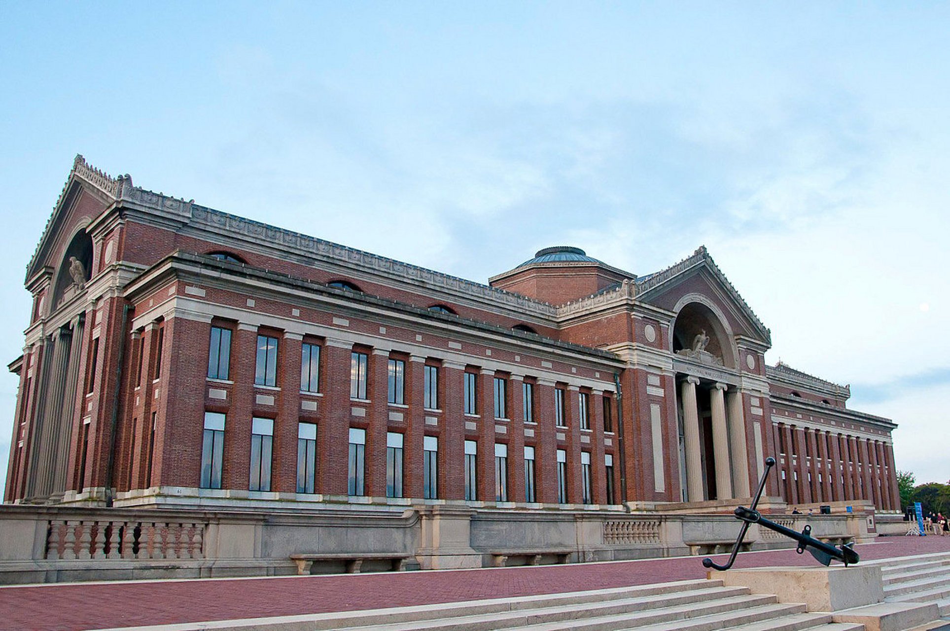 天津外国语大学是天津市一所主要外语语种齐全,文学,经济学,管理学