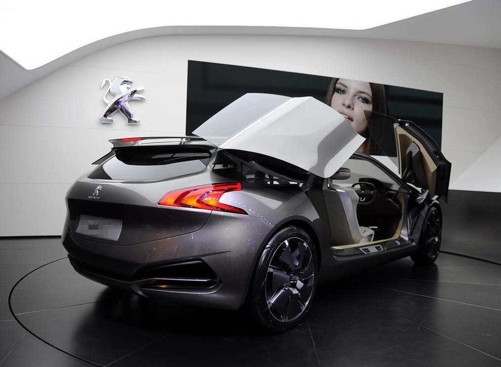 被拉长的流畅曲线,科技感十足的设计,标致 hx1 concept