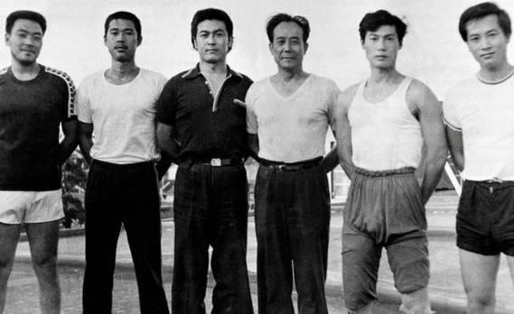 "唐僧"迟重瑞年轻旧照曝光,头发浓密,颜值秒杀当代小鲜肉