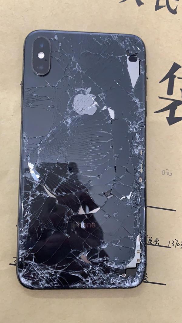 巩义一老赖怕查账摔烂手机 这一招让他主动要求还钱