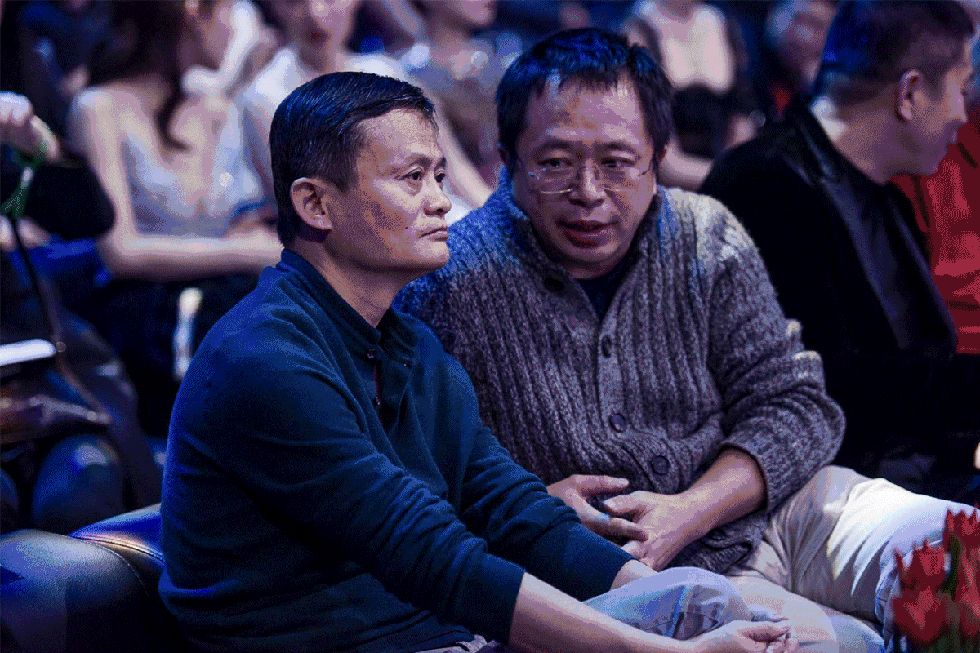 马云,吴亦凡,tfboys一起比心,先接谁的?