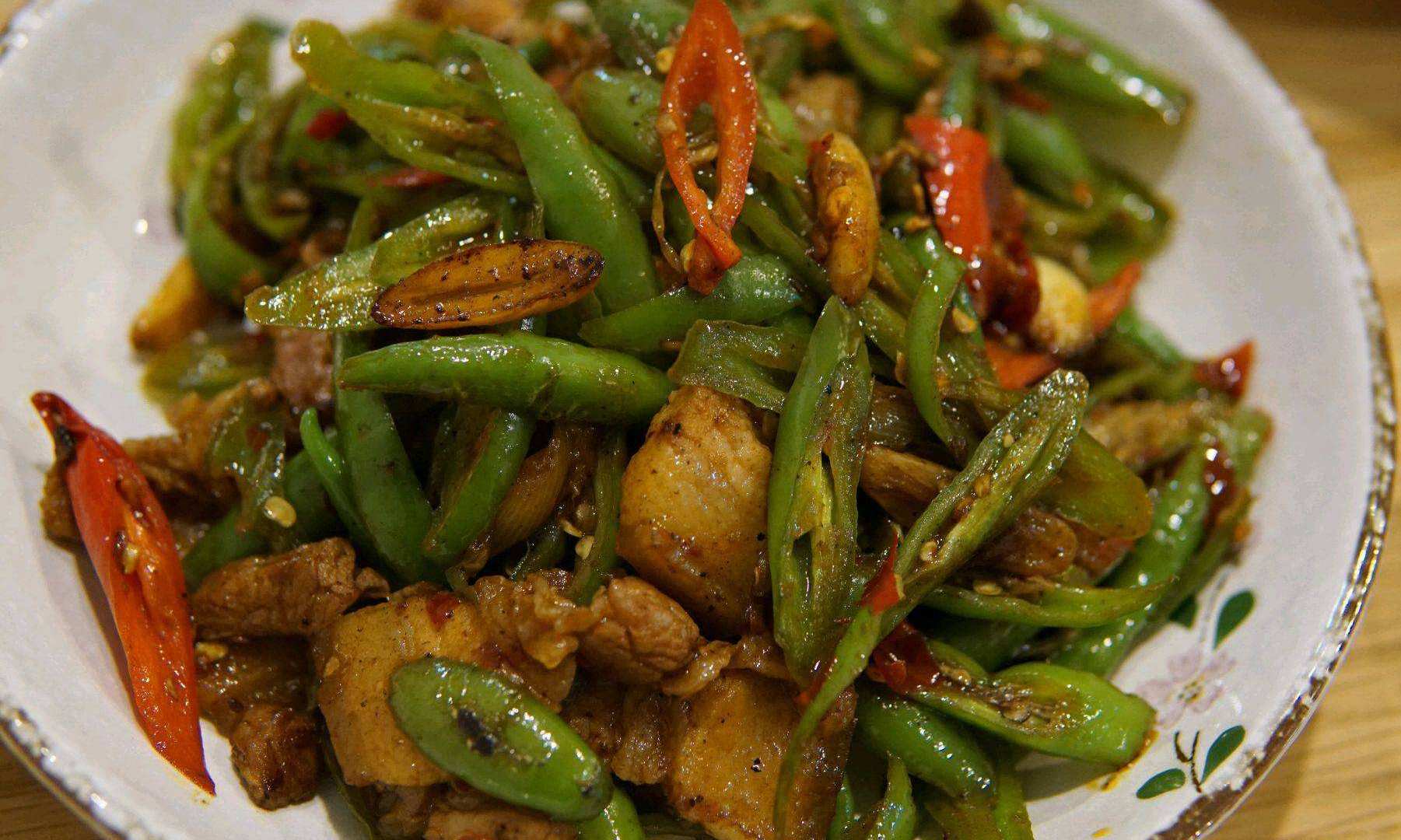 杭椒爆炒五花肉,肉质细嫩,甜而不辣,很好吃!