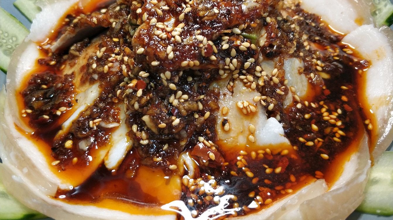 蒜泥白肉怎么做好吃?掌握好煮肉和调味的窍门