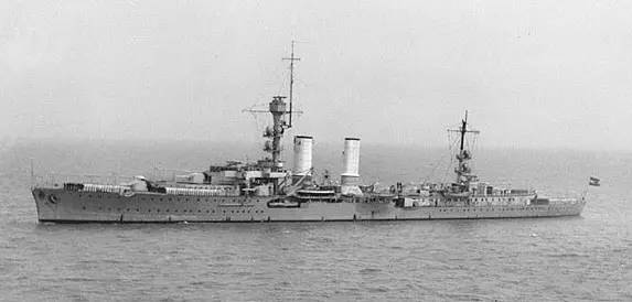 战争结束前夕的埃姆登号轻巡洋舰 而受损严重的埃姆登号也被德国人