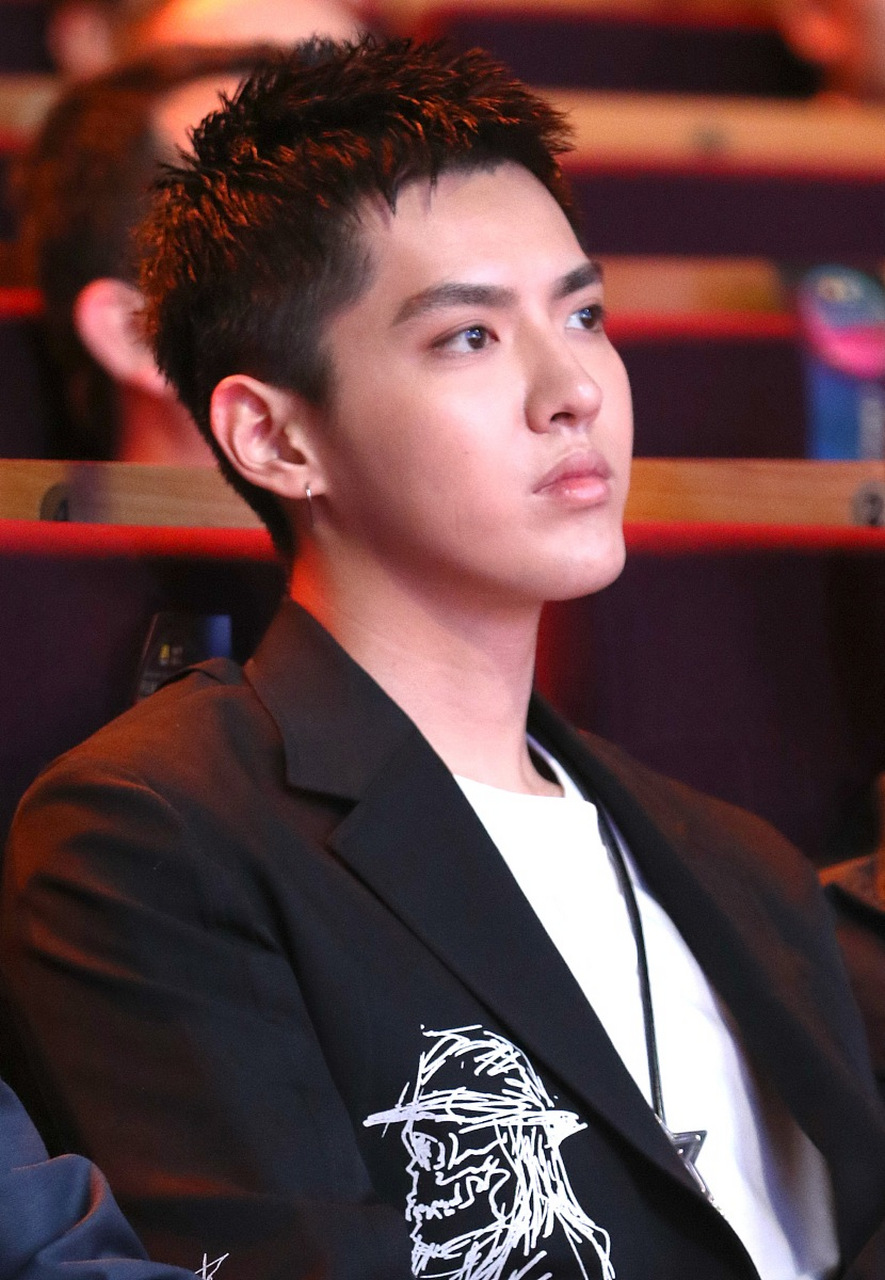 吴亦凡强奸聚众淫乱案二审开庭# #吴亦凡案二审将择期宣判# #吴亦膊