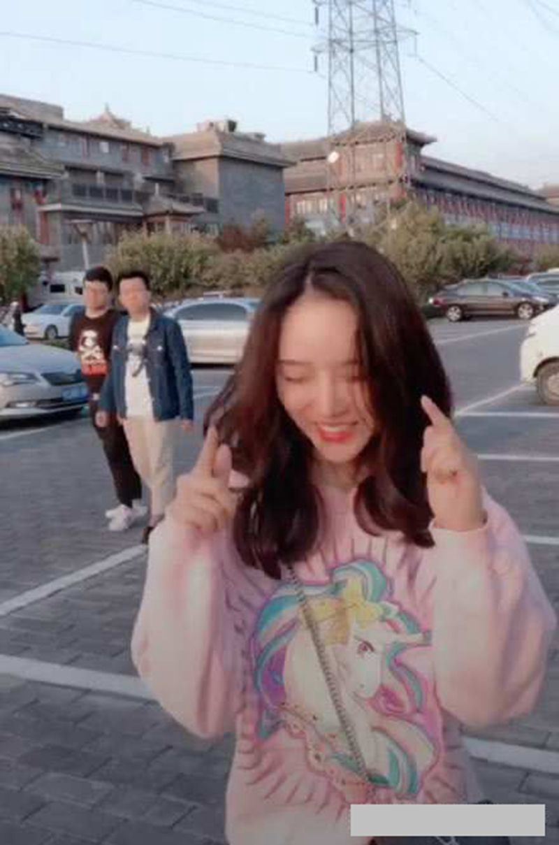 温婉复出抖音?还是那个动作和表情,网友:早晚都得凉!