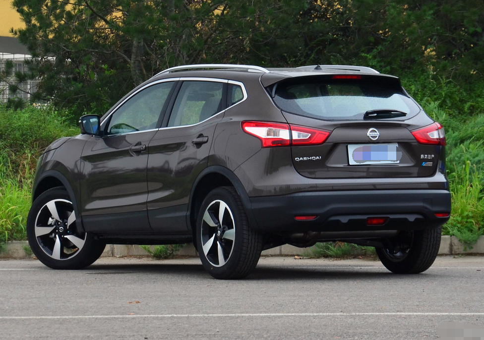 做工精细的东风日产-逍客,线条流畅颜色漂亮,吸引众人目光