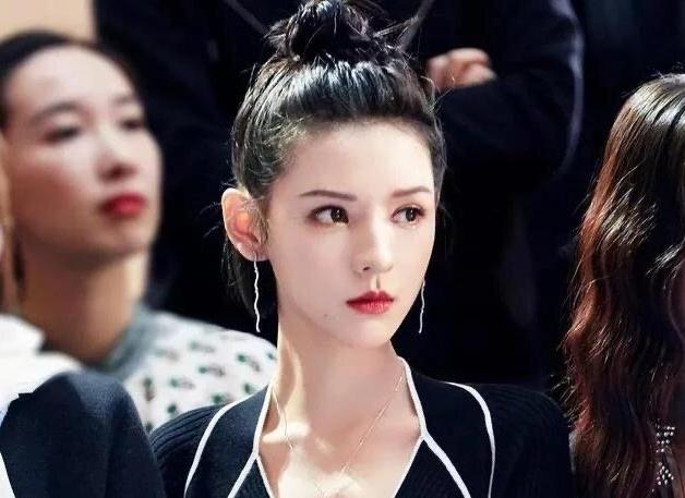 王思聪带新欢穿情侣装游泰国,新女友颜值历届垫底,审美变差? 王思聪带新欢穿情侣装游泰国,新女友颜值历届垫底,审美变差?