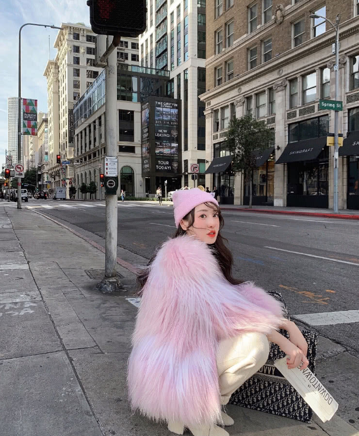 曾经的"铠甲女神"卢洁云现成时尚网红博主,变化是真的大