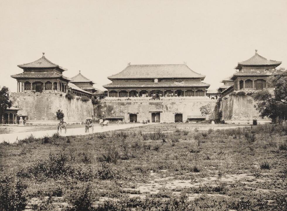 1901年,日本摄影师拍摄的紫禁城太和门