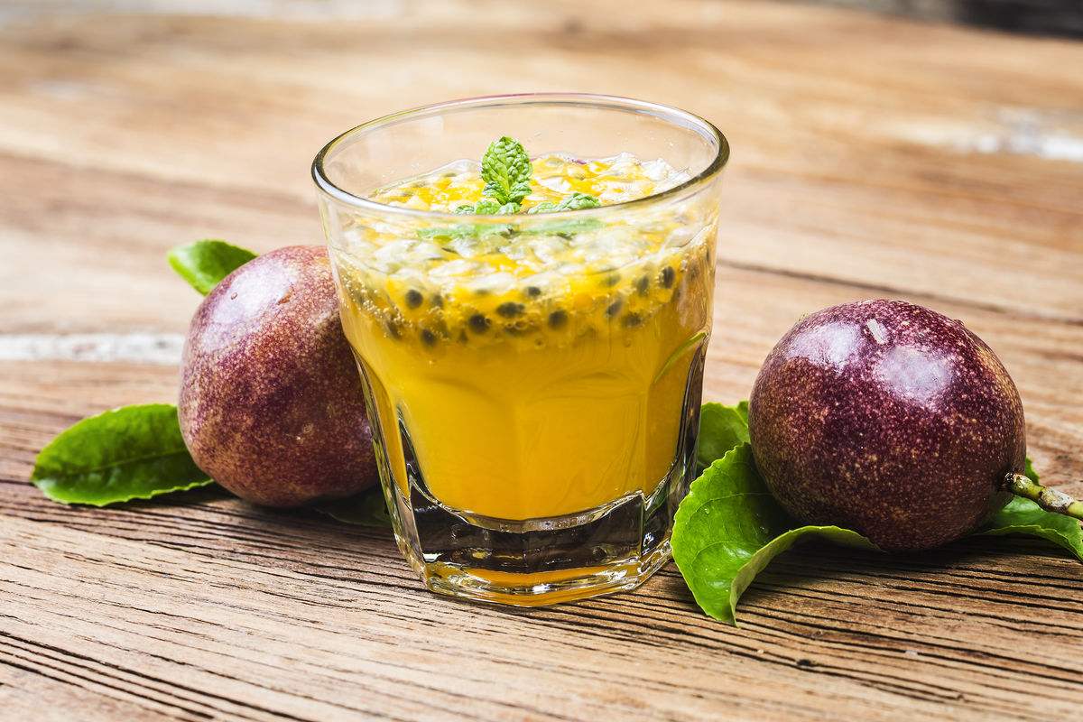 这个双十一,让自己的身体也美白一新吧,简单的百香果柠檬蜂蜜美白饮品