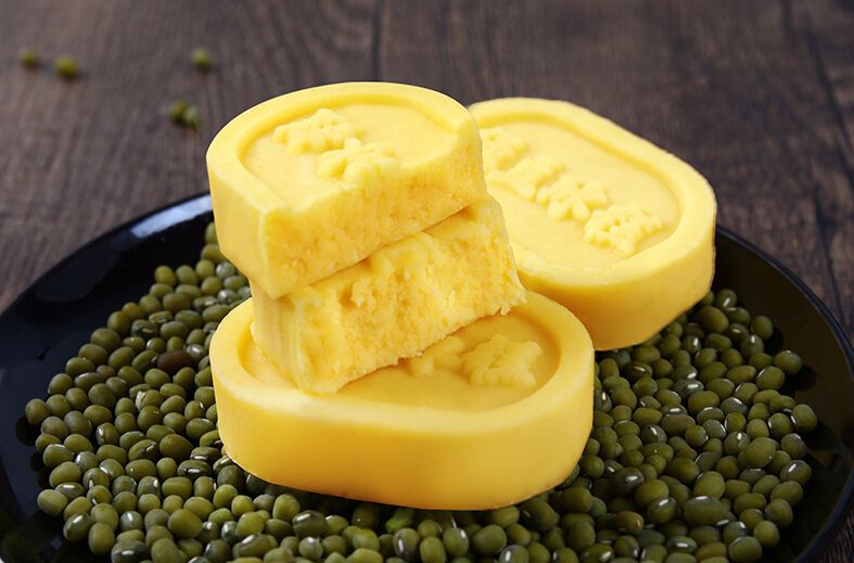 绿豆糕是秦皇岛山海关特有小吃,入口即化,口感细腻!