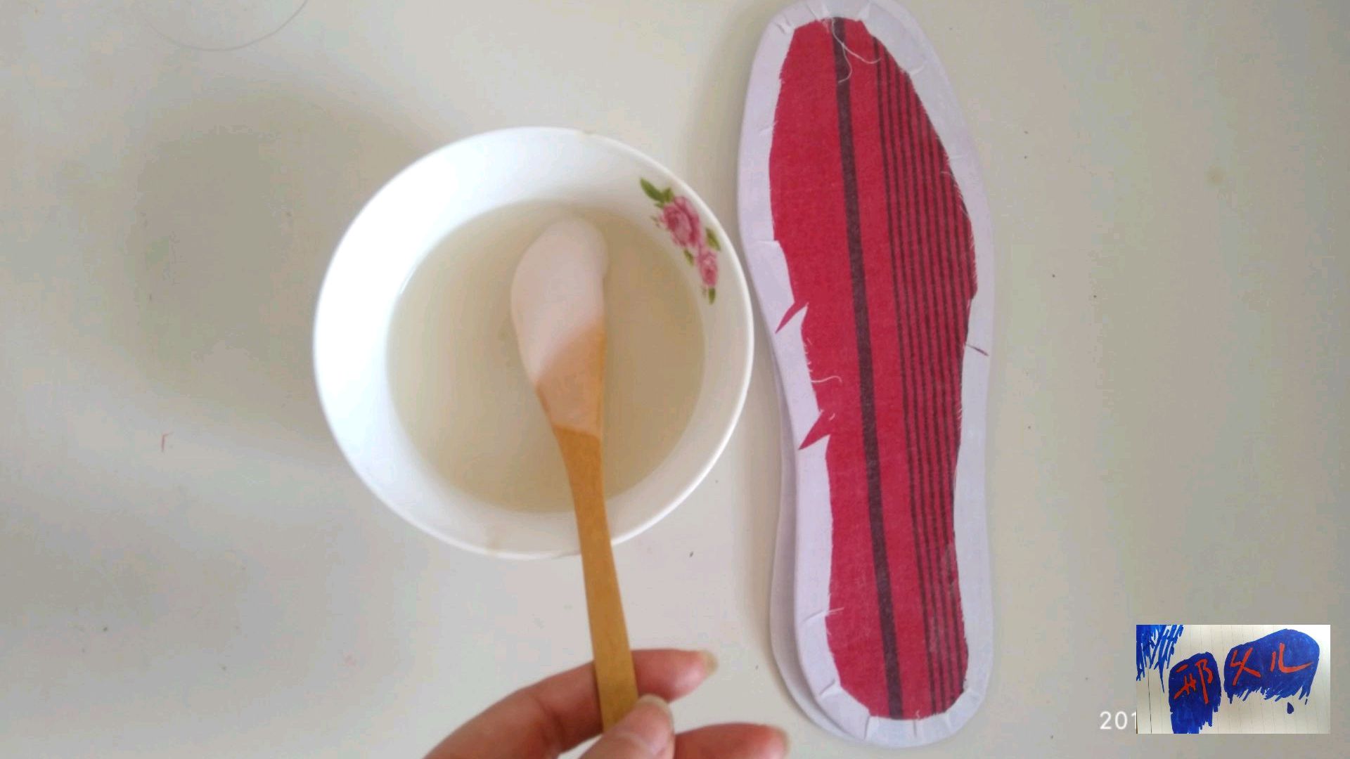传统手工鞋垫制作:浆糊的打法,手工鞋垫必备,二十年老师傅教你