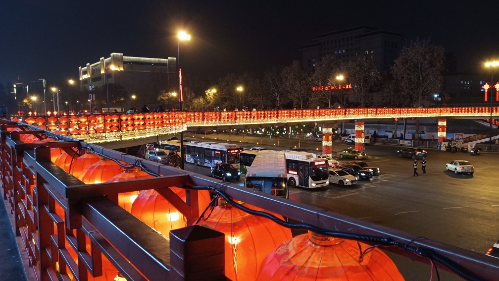 西安的新年真的太美了,夜幕下的小寨更是让人惊艳