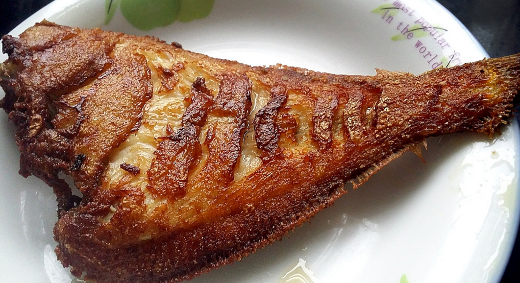 窍门一:就是食用盐了,小伙伴们,应该都知道,腌鱼的作用是很大的.