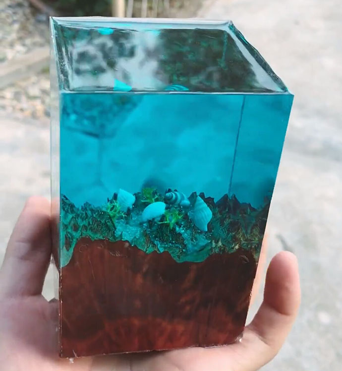 树脂河流桌不打磨抛光,有镜面效果吗?