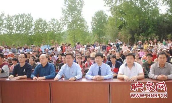 确山石滚河镇刘楼村召开"庆五一暨志智双扶"表彰大会