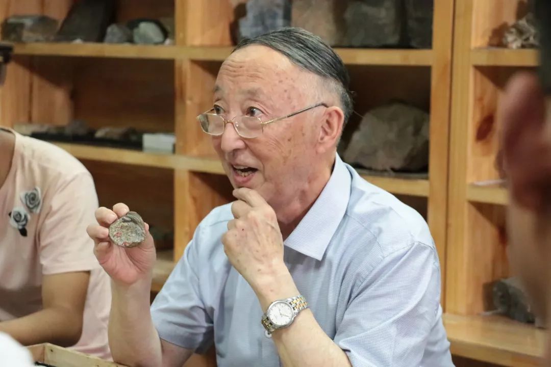 「矿冶人物」"华人教育名家"——殷鸿福