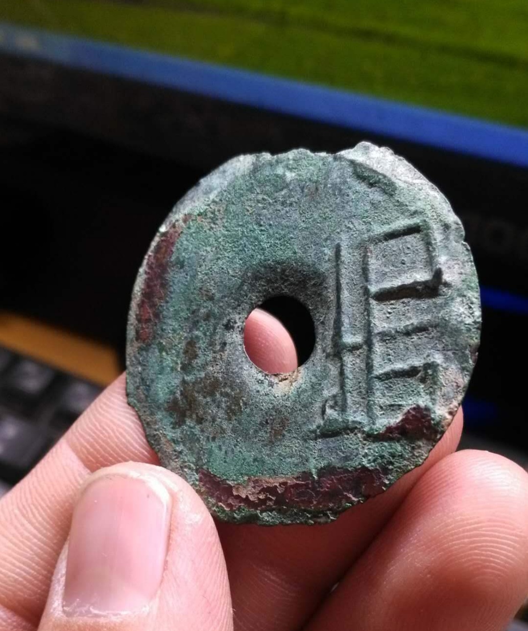 方孔圆钱-从燕国开始就出现了这种方孔圆钱,一直沿用了2000多年直到