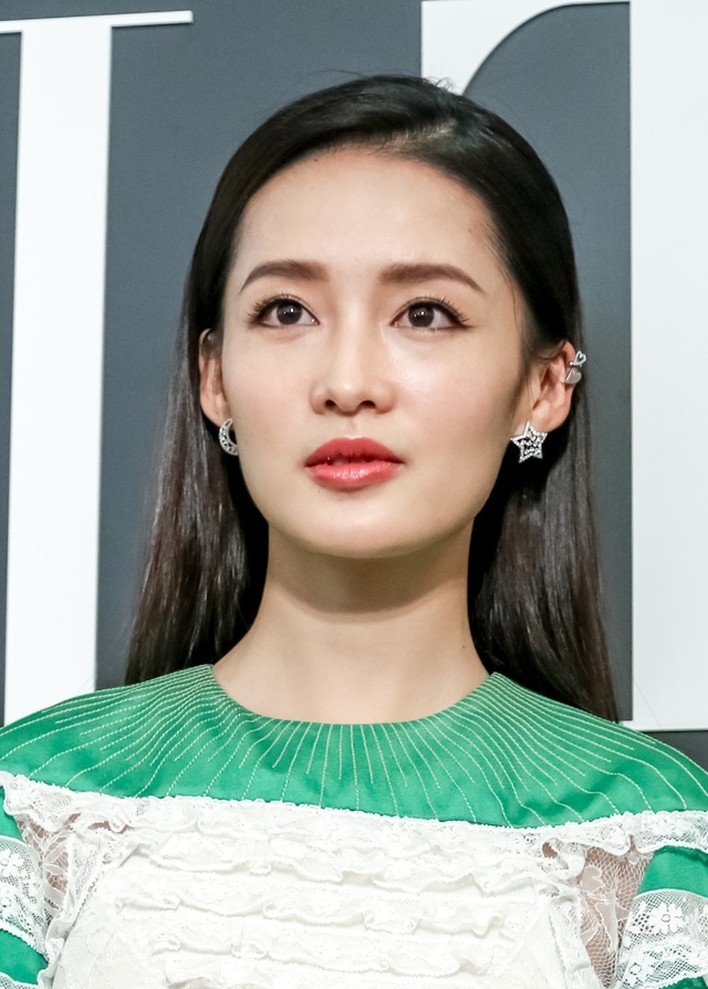 李沁:瓜子脸型 纤细身材 清新灵动的气质