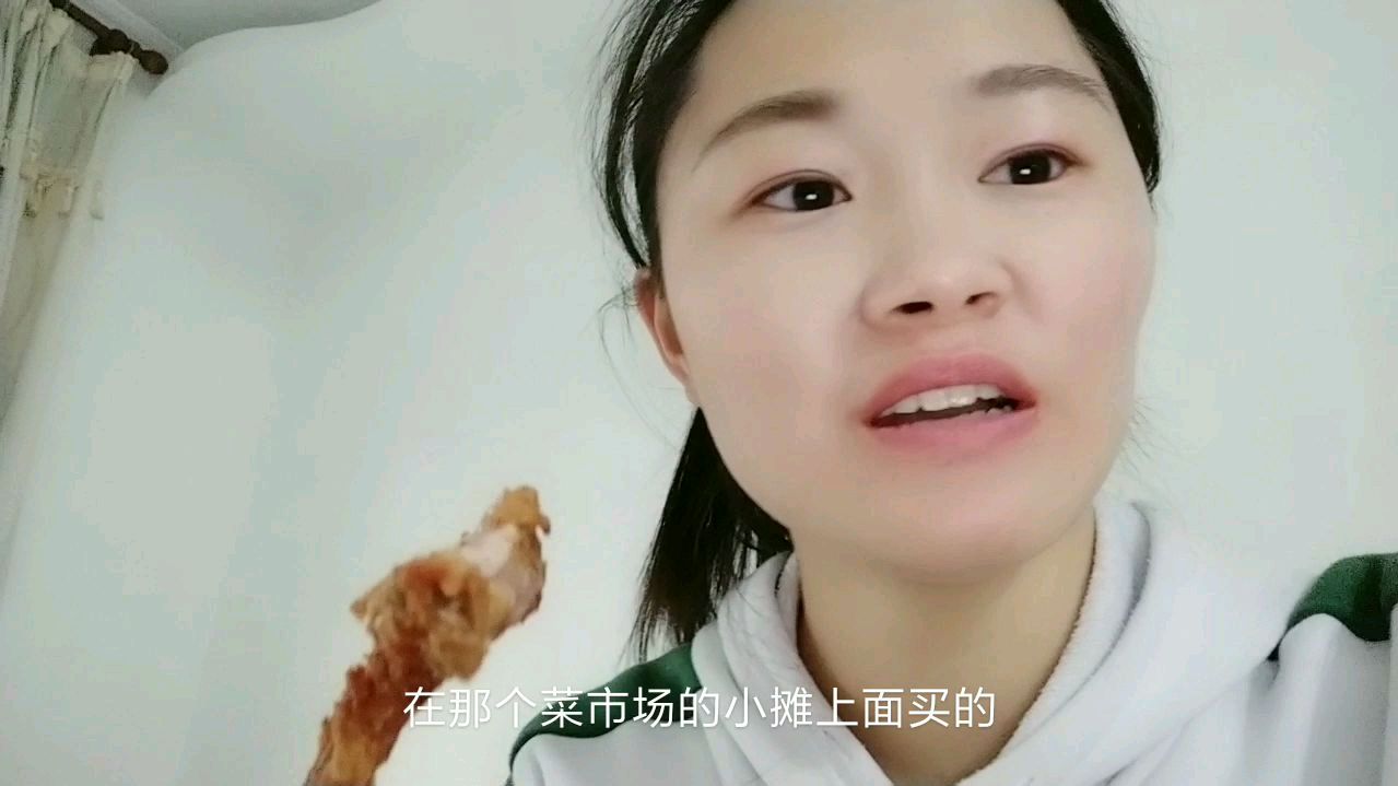藏在菜市场里的美食,油炸鸡架子,闻闻就想吃