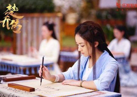 古装美女写毛笔字:赵丽颖撸袖子,范冰冰抬头笑,只有她是真才女
