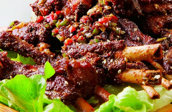 手抓羊排做法简单,香辣酥脆,有它可以多吃一碗饭!