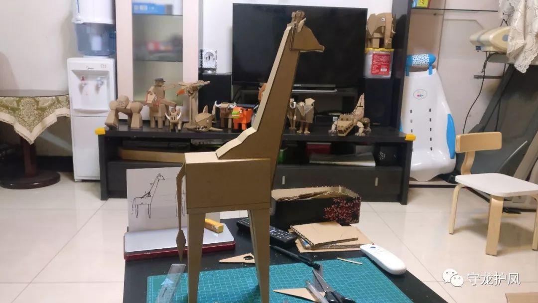 纸板长颈鹿,长脖子欧巴就是任性