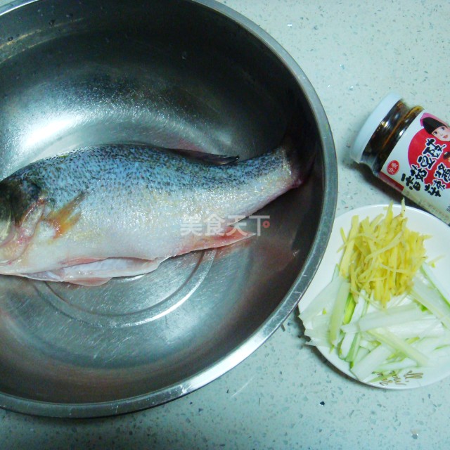 豆豉蒸鱸魚,肉質細嫩,鮮香入味,蒸上十多分鐘輕鬆出鍋