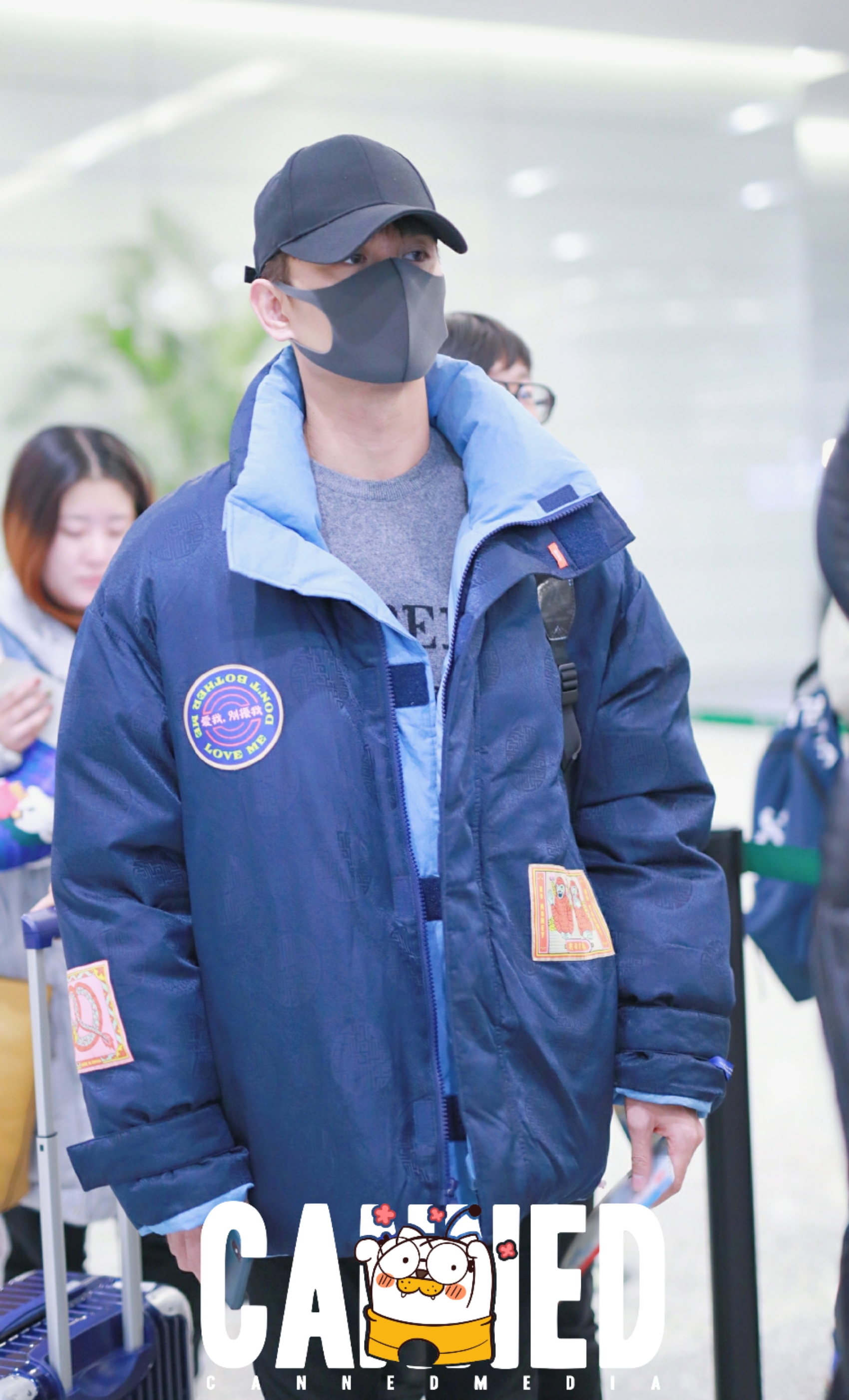 王凯机场街拍,浑身都散发着优雅的气息啊!