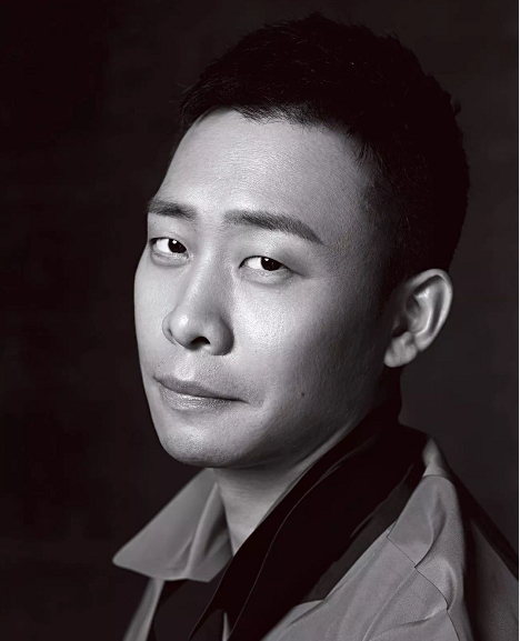 硬汉子张译:大器晚成,投10年简历无果,如今演戏把导演感动到哭