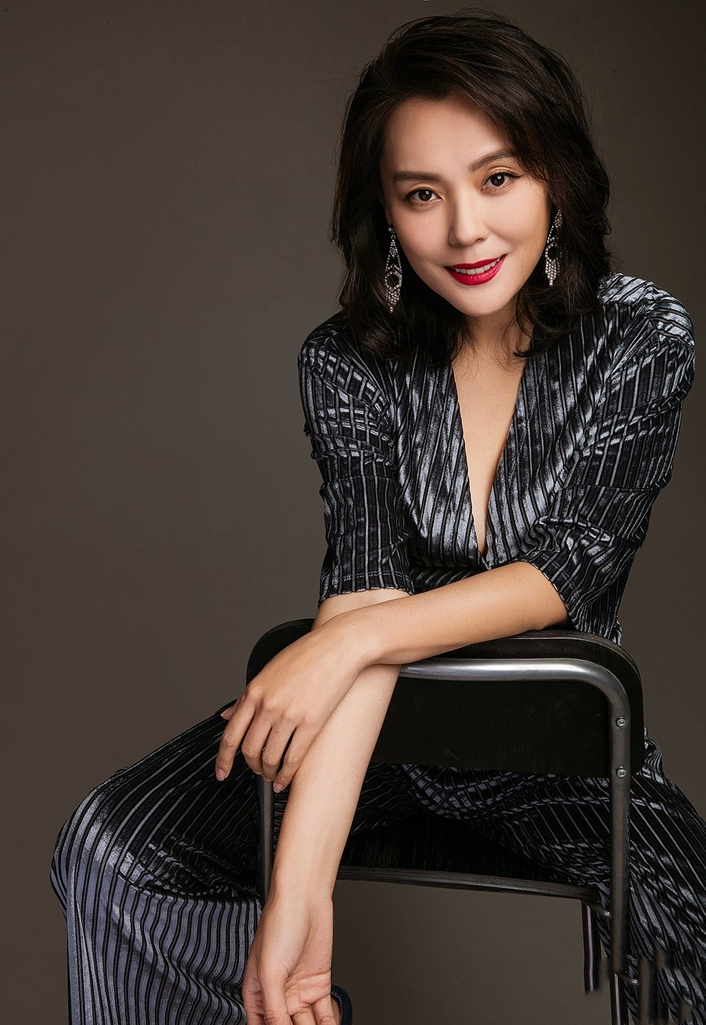 2007年与王新军,丁柳元等主演电视剧《鹰与枭》,梁爱琪饰演一枝花.