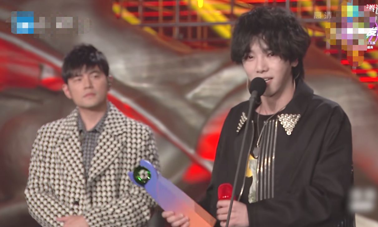 华晨宇被周杰伦cue去领奖,紧张只因见偶像?其实还有一个原因