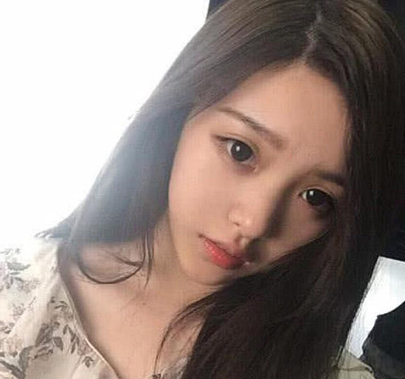 网红"彭十六"素颜照流出,眼睛小了一半,网友:还我礼物!