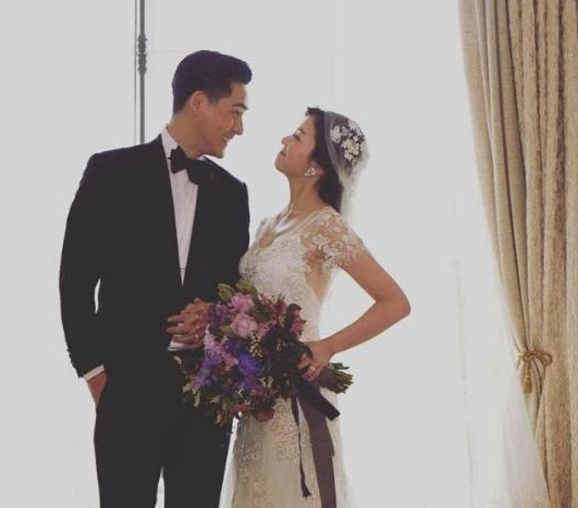 周渝民夫妻曝出隐藏3年的婚纱照,庆祝结婚纪念日,超幸福!