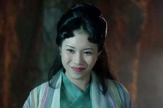 鄂靖文版的白晶晶,输在了服化道和人设,与莫文蔚版本根本没法比