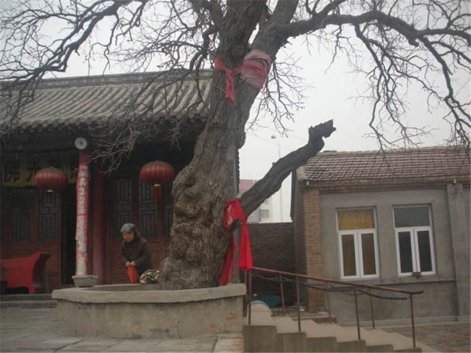 农村俗语:"庙前贫,庙后富,庙左庙右出鳏孤",说的有道理吗?