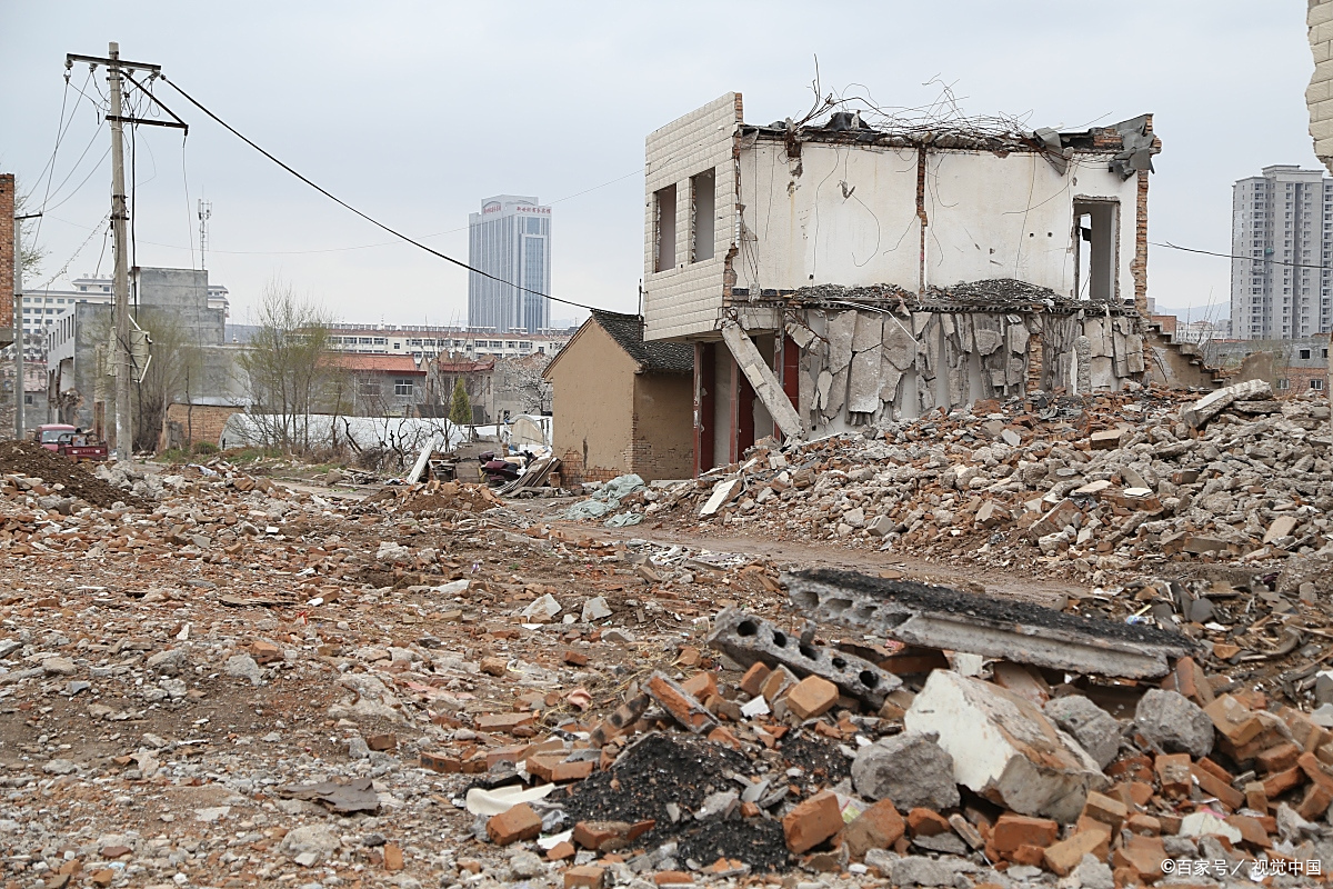 昨天上午,我终于拿到了500万的拆迁费