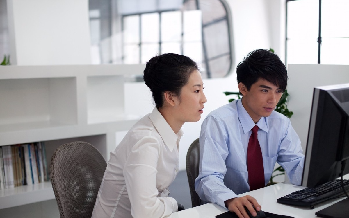 这四种情况最好闭嘴,别好心被当驴肝肺,同事不领情,上司还讨厌