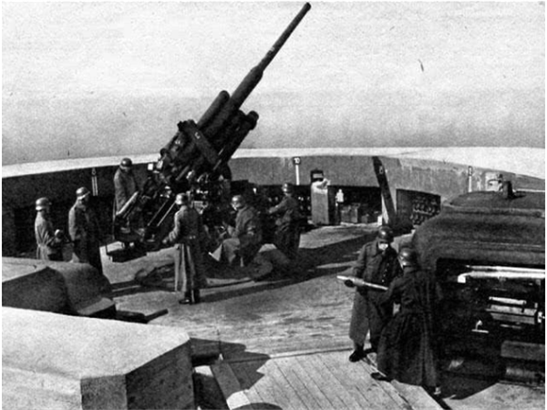 柏林防空塔究竟有多牛?每分钟96发高射炮!25吨炸药爆炸依旧不倒