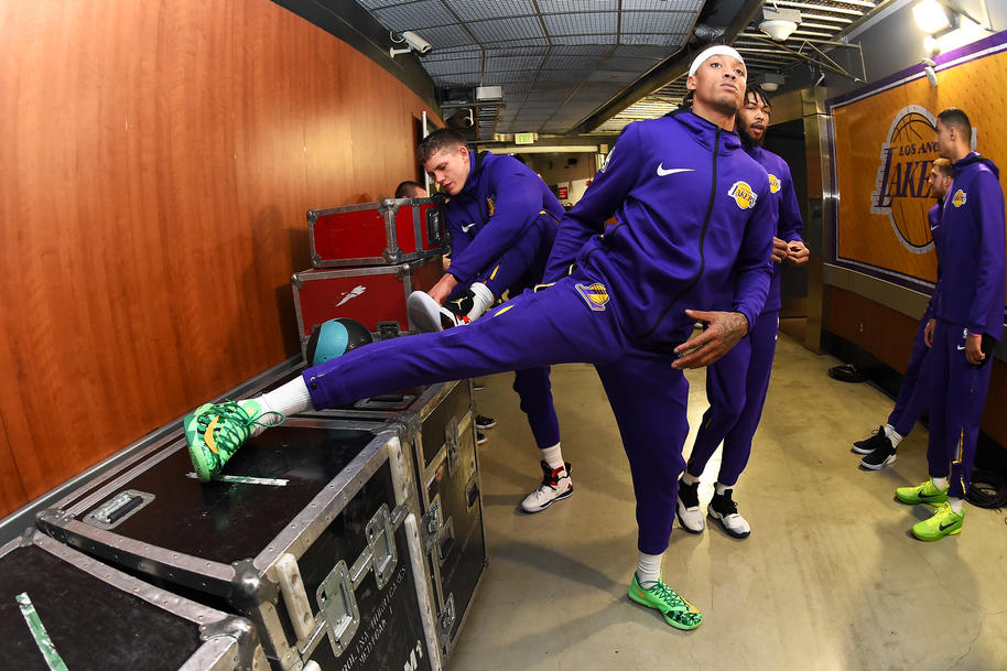 比斯利14分 "詹皇"22 6 8 湖人主场胜太阳迎三连胜